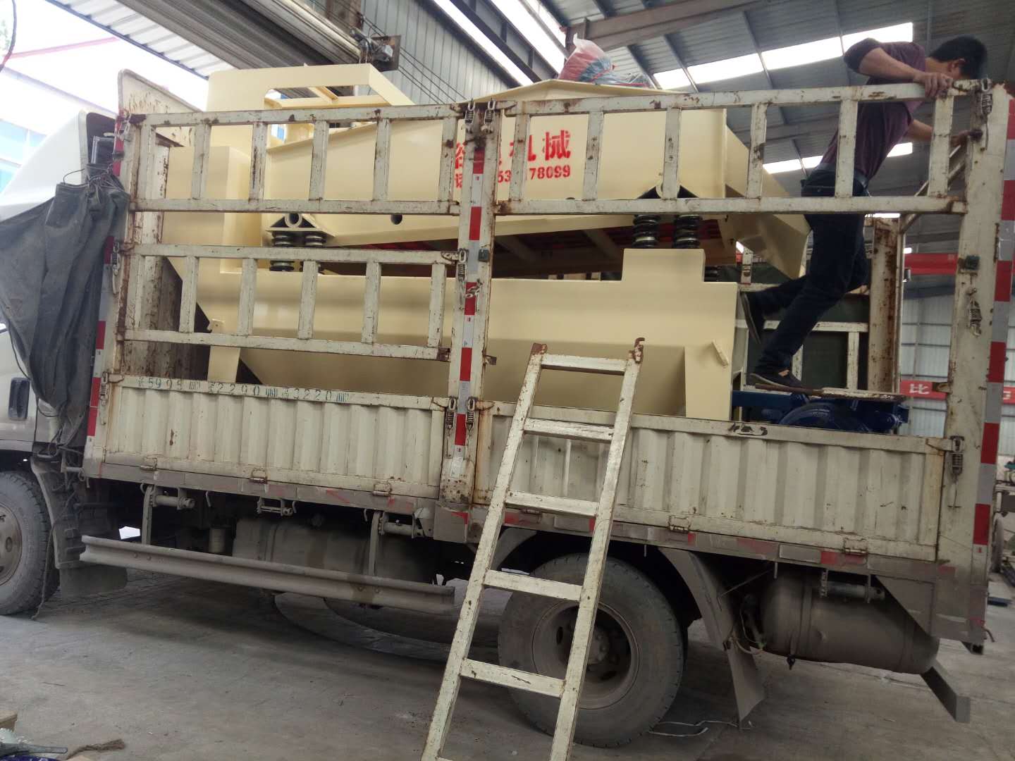 2018��4��26�հl(f��)���Sʯ�(y��ng)�¿h��750��(x��)ɰ���ՙC(j��)